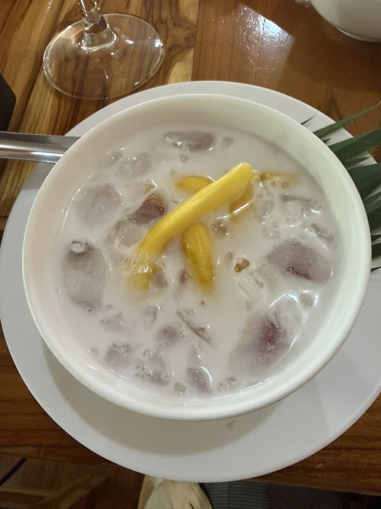 タレーブアデーン湖畔レストランのタロイモ入りコナッツミルクデザート