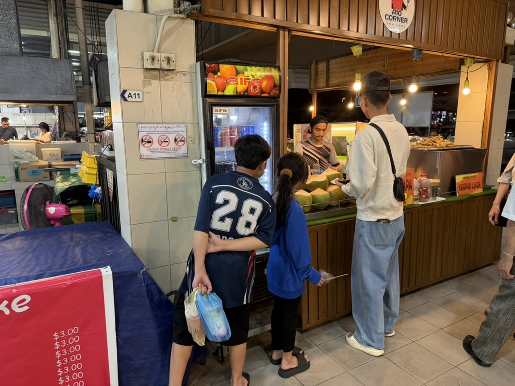 ナイトマーケットの食べ物屋台