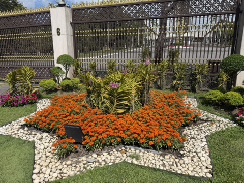 王宮前庭園・オレンジの花壇