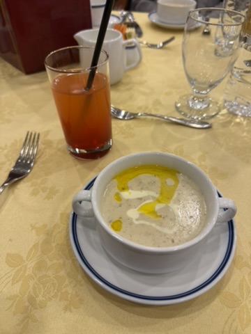 レストランのスープランチ