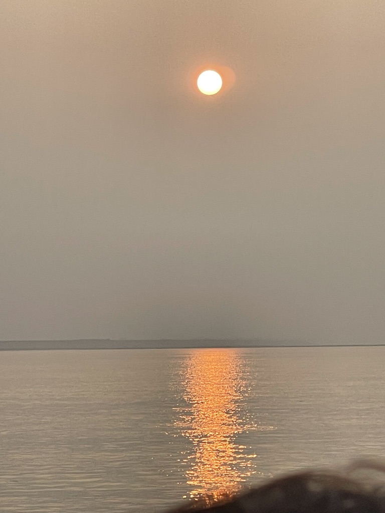 パドマ川に沈む幻想的な夕日