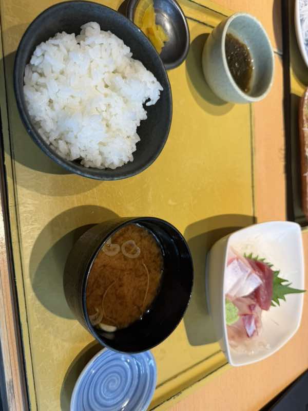 成田空港で食べた出発前の和定食