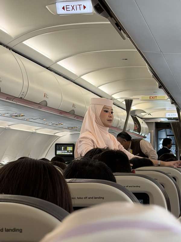 ロイヤルブルネイ航空の客室乗務員